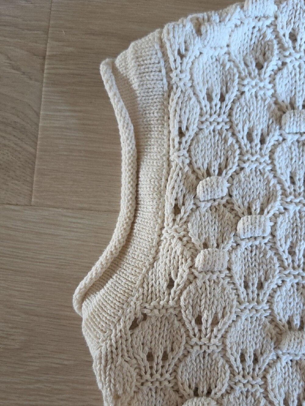 Zara Cream Textured Knit Sleeveless Sweater - Picture 5 of 9